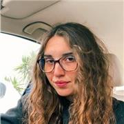 Profesora de matemáticas de primaria, y secundaria en matemáticas aplicadas, estudiante de veterinaria